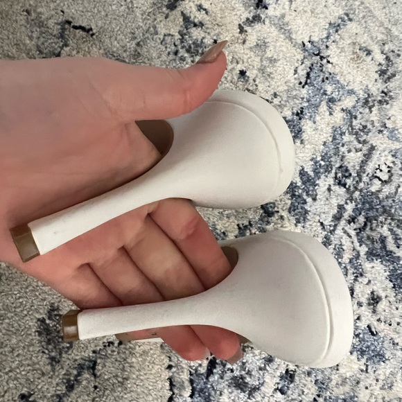 Like new white heeled sandals - Picture 7 of 9